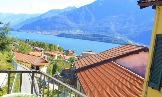 Consiglio di Rumo Apartment | Pet-Friendly Luci Balkon-Ferienwohnung with Breakfast Included