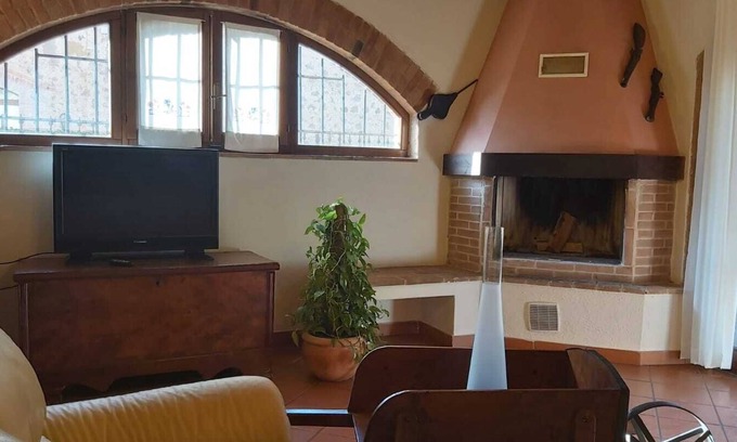 Monteriggioni Apartment | Charming Lucia Country House in Monteriggioni, Siena