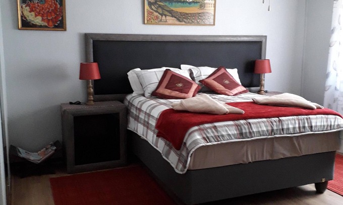Die Bos House | Relax at Lucia's Self Catering with Ocean Views and Spa