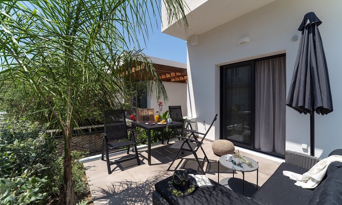 Petaloudes Apartment | Inviting Lucian City Apartments - Ideal for Family Stays