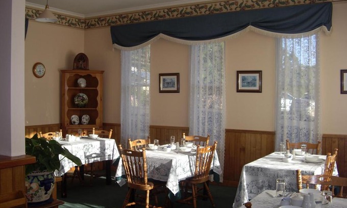 Latrobe Bed & Breakfast | Experience Lucinda B&B: Family-Friendly Retreat with Dining