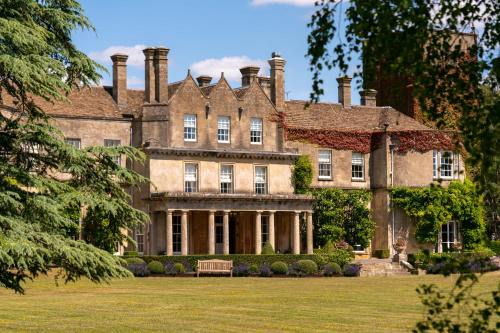 Colerne Hotel | Discover Lucknam Park Hotel: Pet-Friendly with Spa & Pool