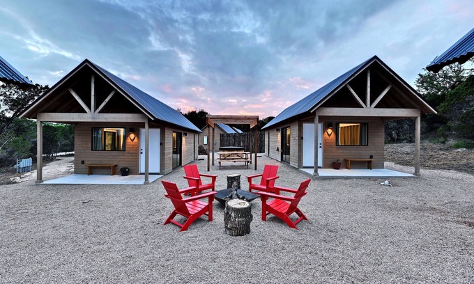 Dripping Springs Hotel | Relax at Lucky Arrow Retreat - Dripping Springs Awaits