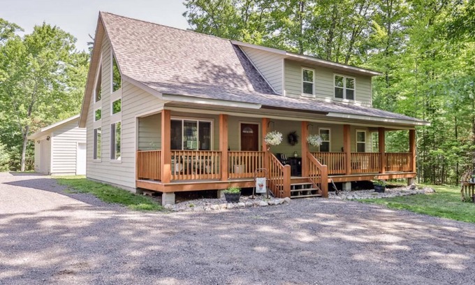 Lake Tomahawk House | Discover Lucky Bass Retreat: Lake Access & Game Room Fun