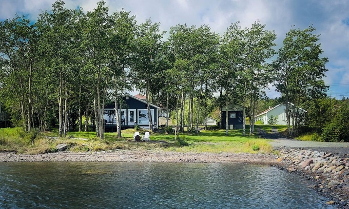 Campbellton House | Unforgettable Lucky Bay Hideaway: Oceanfront Bliss Await