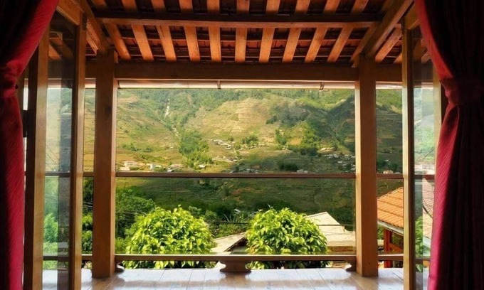 Sa Pa House | Highly Rated Lucky Daisy Buffalo House with Breakfast & Dining