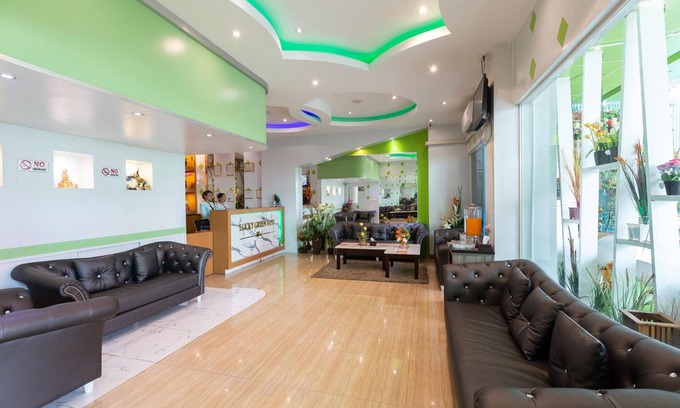 Hua Mak Hotel | Relax at Lucky Green View: Family-Friendly with Dining Options