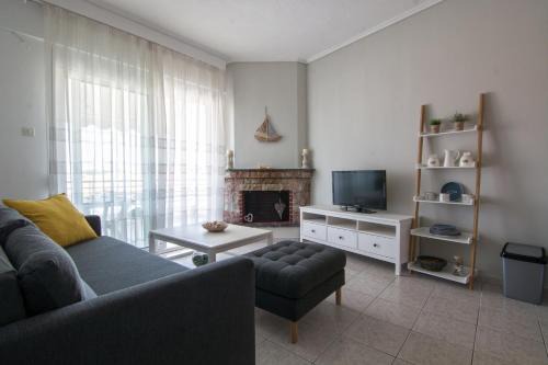 Paralia Ofryniou Apartment | Oceanfront Lucky's Studio with High Guest Ratings at 9.3