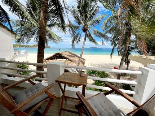 Song Cau Bed & Breakfast | Oceanfront Lucky Spot Beach Bungalow with Breakfast Included