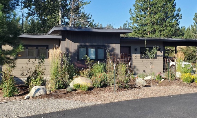 Winthrop House | Experience Lucky Star Cabin: Mountain Modern Retreat