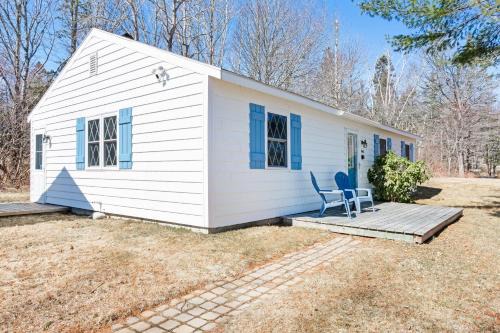 Seal Cove House | Pet-Friendly Getaway at Lucky Stone Cottage