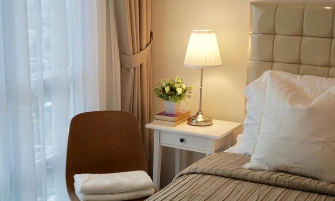 Chinatown Apartment | Top Floor Condo at Lucky Tower Residence: Pool & Breakfast