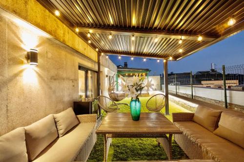 Lugo Apartment | Discover Lucus Skyline: Family-Friendly 4-Star Retreat