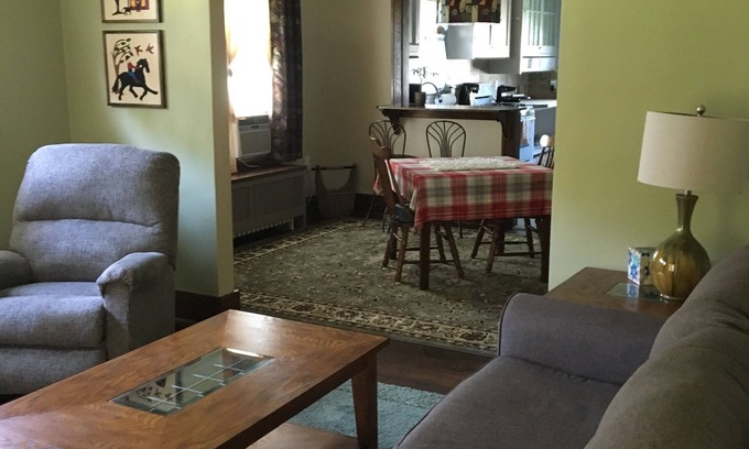Moline House | Family-Friendly Lucy’s House Bungalow with Breakfast Included