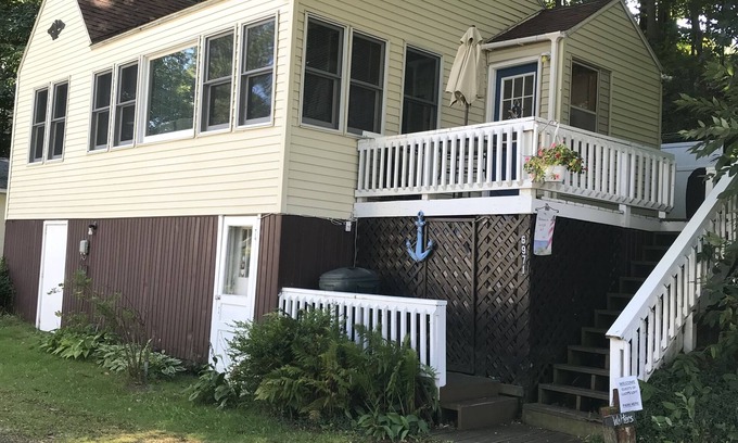 Ludington Cottage | Discover LUCY'S LOFT: Guest Rated 9.8 with Ocean Views!