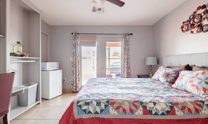 Maryvale House | Ocean View Retreat: Lucy's Private Room with Spa Amenities