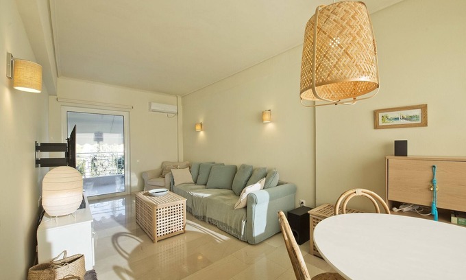 Vouliagmeni Apartment | LucyZen! Stylish Apt, Athenian Riviera, near beach