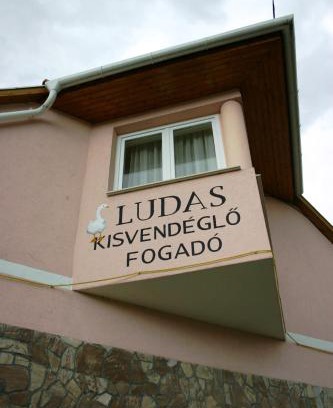 Nagyalasony Bed & Breakfast | Top-Rated Retreat at Ludas Fogadó with Family-Friendly Dining