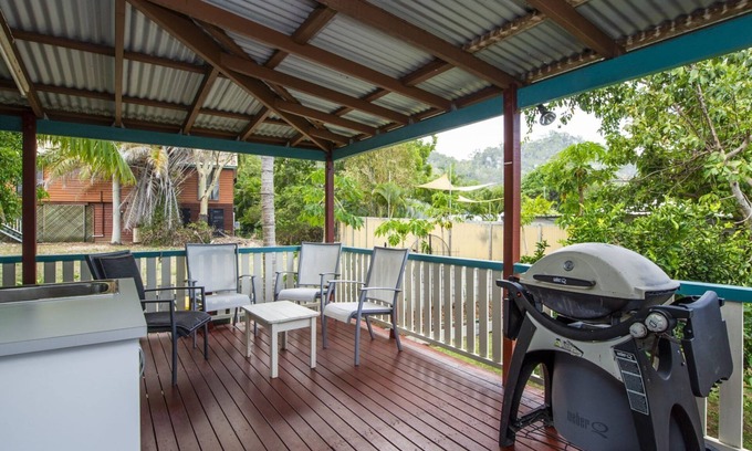 Nelly Bay House | Family-Friendly Ludbrookes: Pet-Friendly Holiday Home Oasis