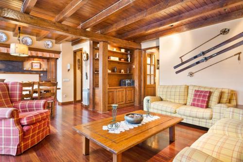 Vielha Apartment | Pet-Friendly Getaway at Luderna - Apartamento Tuca