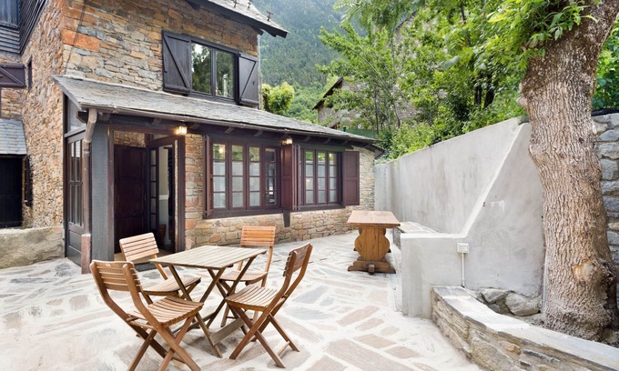 Garos House | Inviting Luderna - Casa con terraza dera Aubeta for Families