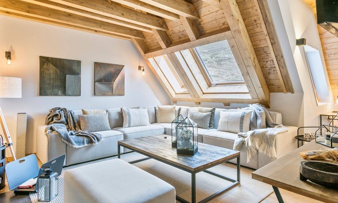 Arties Apartment | Discover Comfort at Luderna - Casa Peregrí with Spa & More