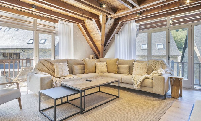 Arties Apartment | Relaxing Retreat at Luderna - Dúplex Aiguamog with Spa