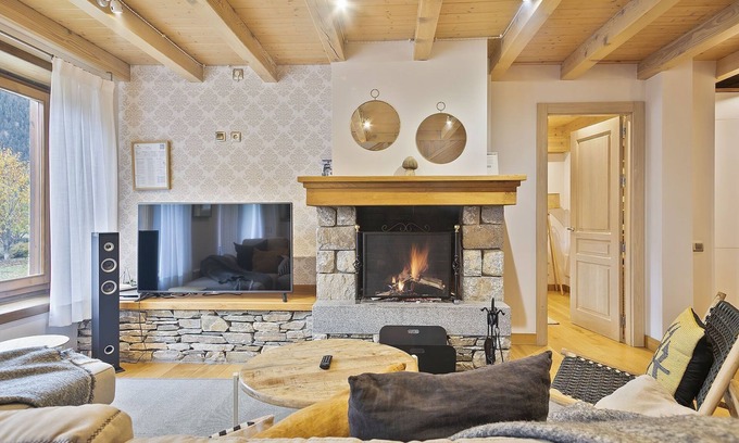 Salardu Apartment | Pet-Friendly Luderna Duplex with Spa & Breakfast Included