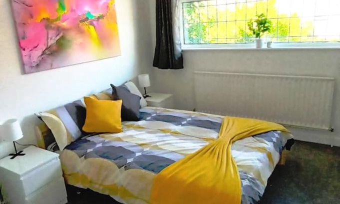 Sutton Coldfield House | Budget-Friendly Stay at Ludford's Beautiful Double Room
