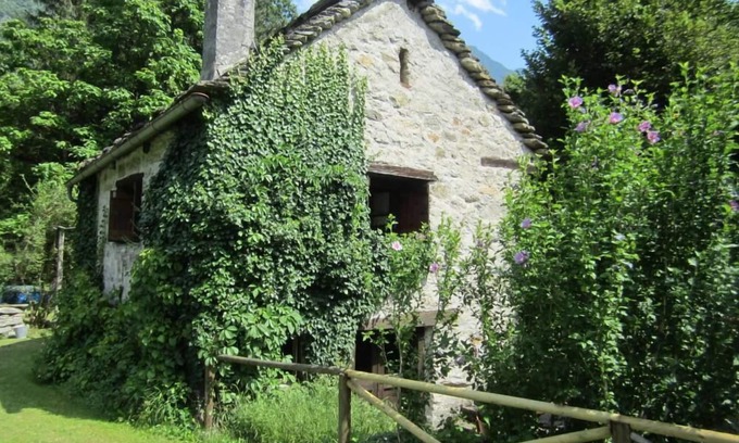 Ludiano Ski Chalet | Charming Ludiano: Renovated Farmhouse with Ocean View