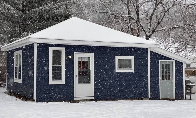 Ludlow House | Top-Rated Ludlow Village Guest House: Walk to Restaurants & Ski