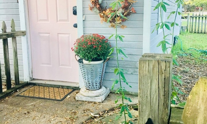 Lufkin House | Top-Rated Lufkin Pink Door Guest Haus with Family Amenities