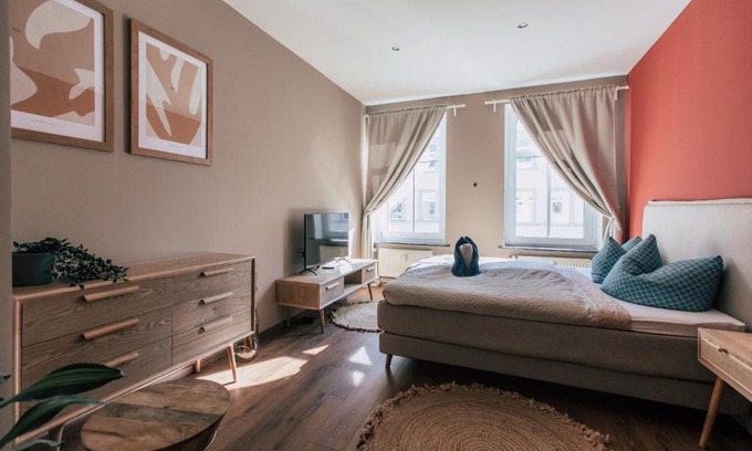 Zentrum-Nord Apartment | Pet-Friendly Luga Homes - Mitte with 9/10 Guest Ratings