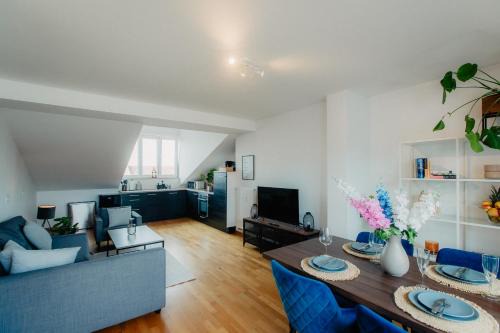 Zentrum-Nord Apartment | Pet-Friendly Luga Homes with Ocean View & Pool Access