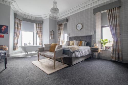 Glasgow Apartment | Family-Friendly Lugton Rooms with High Guest Ratings