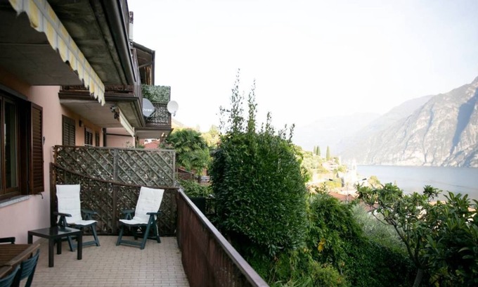 Zorzino Apartment | Oceanfront Haven: Family-Friendly Stay with Breakfast Included