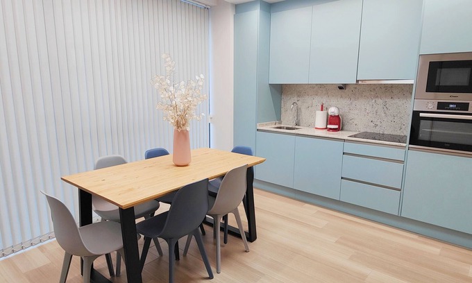 Oviedo City Centre Apartment | Elegant Comfort in a Prime Location with Family Amenities