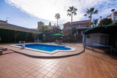 Alhaurin de la Torre Villa | Elegant Villa in Alhaurin de la Torre with Pool & Pets Welcome