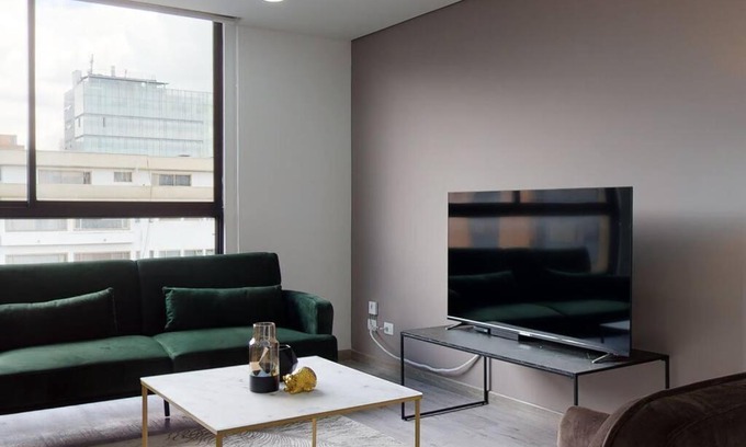 Calle 100 Apartment | Stylish 4-Star Apartment Near Parque de la 93 - Family Friendly