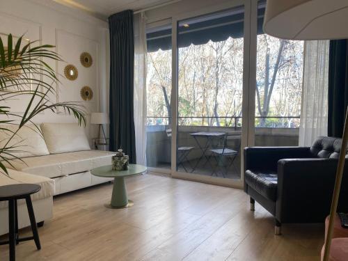 Golden Triangle of Art Apartment | Stylish Stay at Paseo Del Prado with Pool & 4-Star Comfort