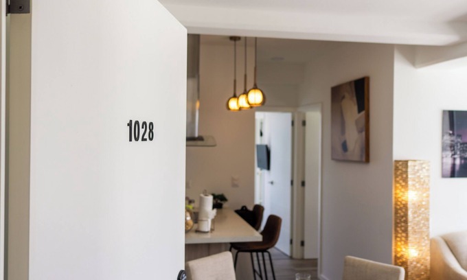 Zona 13 Apartment | Elegant Hotel with Airport and Mountain Views, Pet Friendly