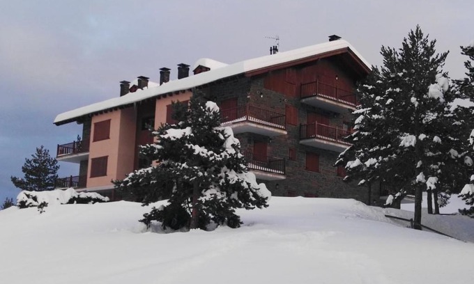 La Coma I la Pedra Apartment | Premium Duplex in Port del Comte with Hot Tub & Dining