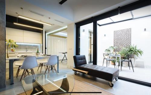 Nervion Apartment | Elegant Loft with Pool and Office Space for Your Stay