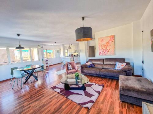 Murcia Apartment | Elegant Apartment Near Plaza de Toros with Child-Friendly Perks