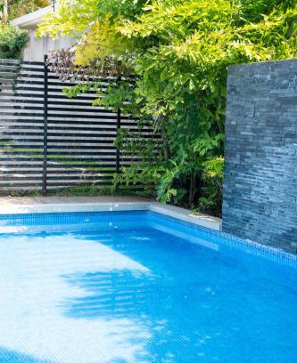 Sector 1 Nor-Oeste Apartment | Executive Family Condo with Pool and High Guest Ratings