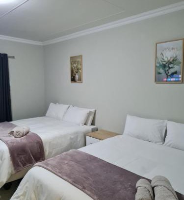 Northam House | Welcoming Lukhanyo Guest House with Breakfast & Hot Tub