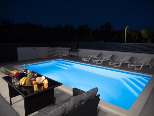 Kraljevica Villa | Elegant Villa Romantica: 4-Star Retreat with Pool & Hot Tub