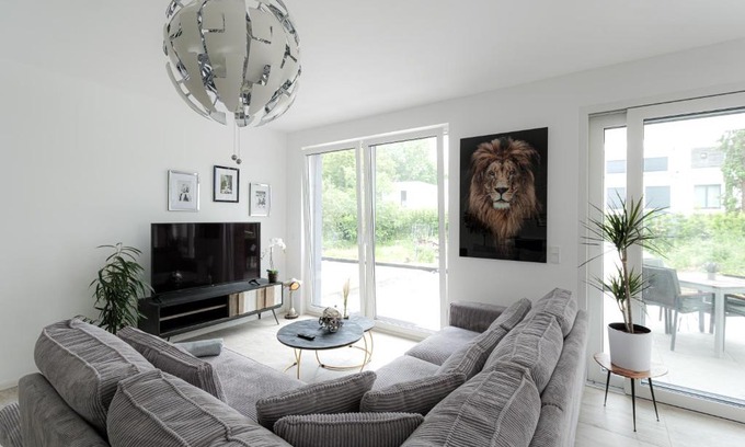 Stadionviertel Apartment | Relax at LULEX IV with Garden Terrace in Neuss