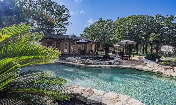 Luling Other | Luling Ranch-Pool-Pool Table-FoosBall-Sleeps 25!