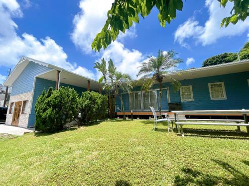Onna House | Family-Friendly LuLu Manza: 4-Star Stay with Kitchen Amenities